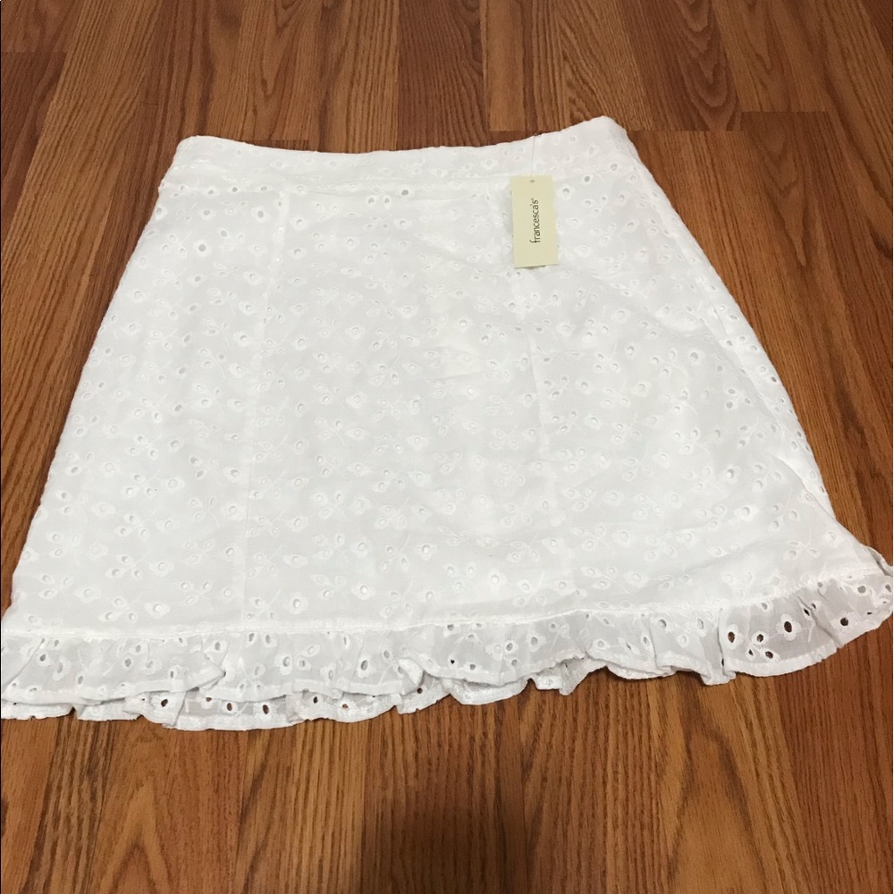 Francesca’s white skirt